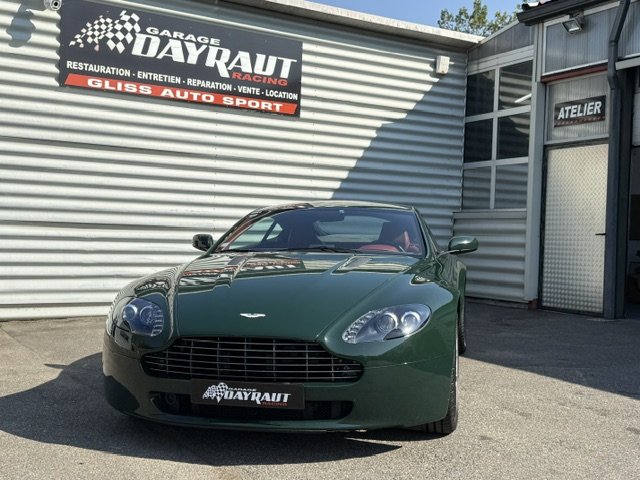 Aston Martin Vantage - Photo 2