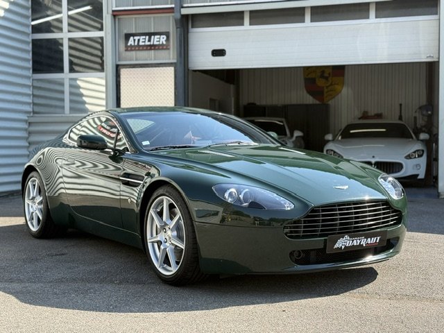 Aston Martin Vantage - Photo 3