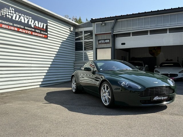 Aston Martin Vantage - Photo 4