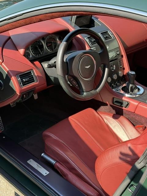 Aston Martin Vantage - Photo 6