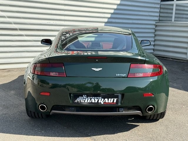 Aston Martin Vantage - Photo 9