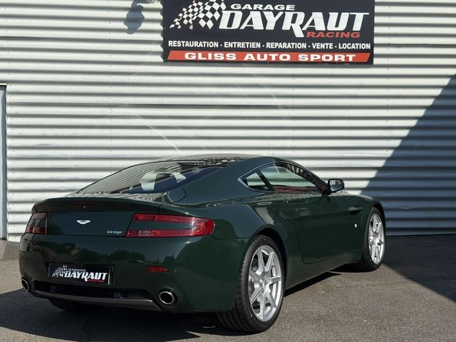 Aston Martin Vantage - Photo 10