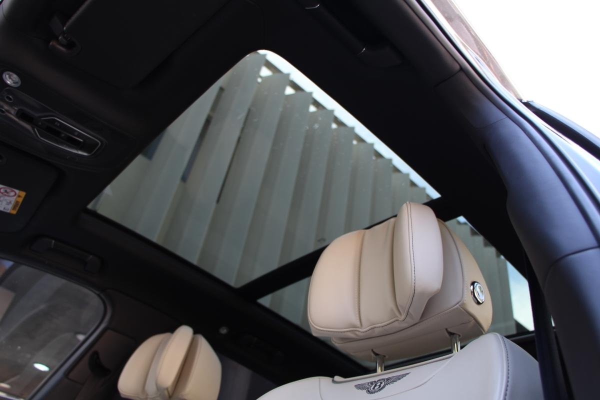 Bentley Bentayga - Photo 22