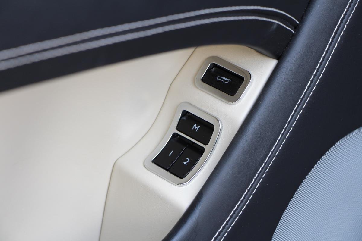 Bentley Bentayga - Photo 28