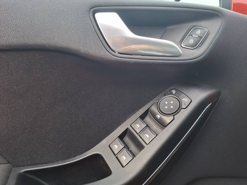 Ford Fiesta - Photo 25