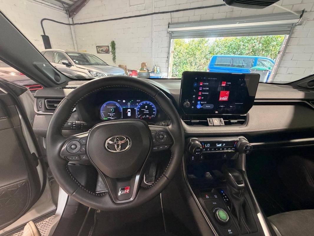 Toyota RAV4 - Photo 17