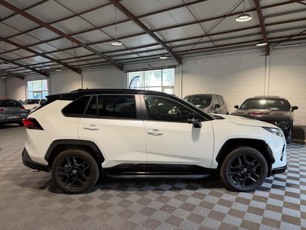 Toyota RAV4 - Photo 8