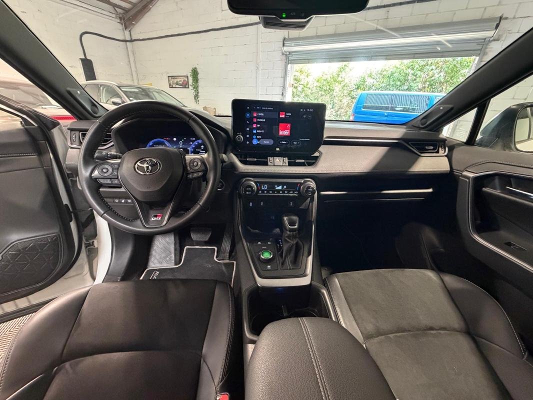 Toyota RAV4 - Photo 9