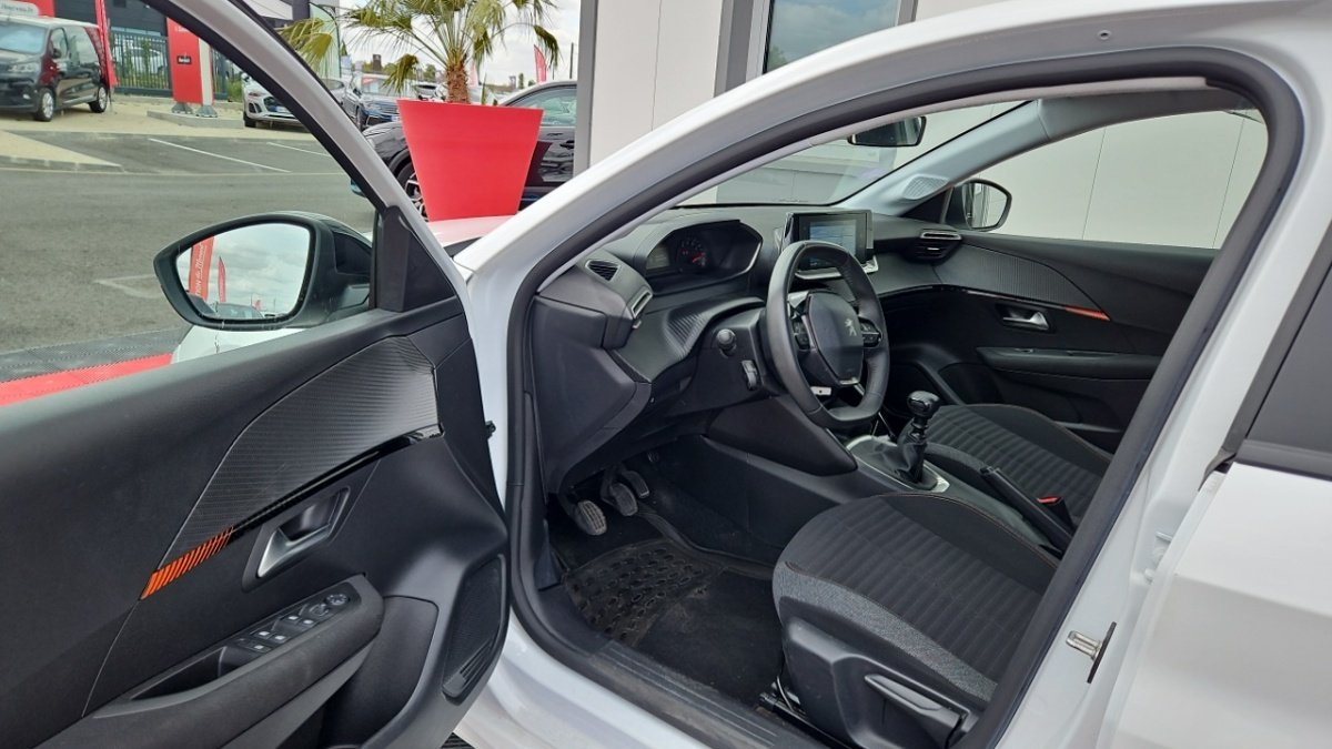 Peugeot 208 - Photo 12