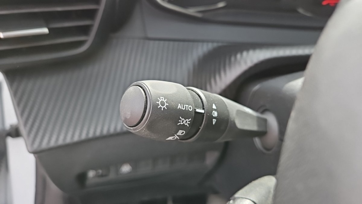 Peugeot 208 - Photo 24