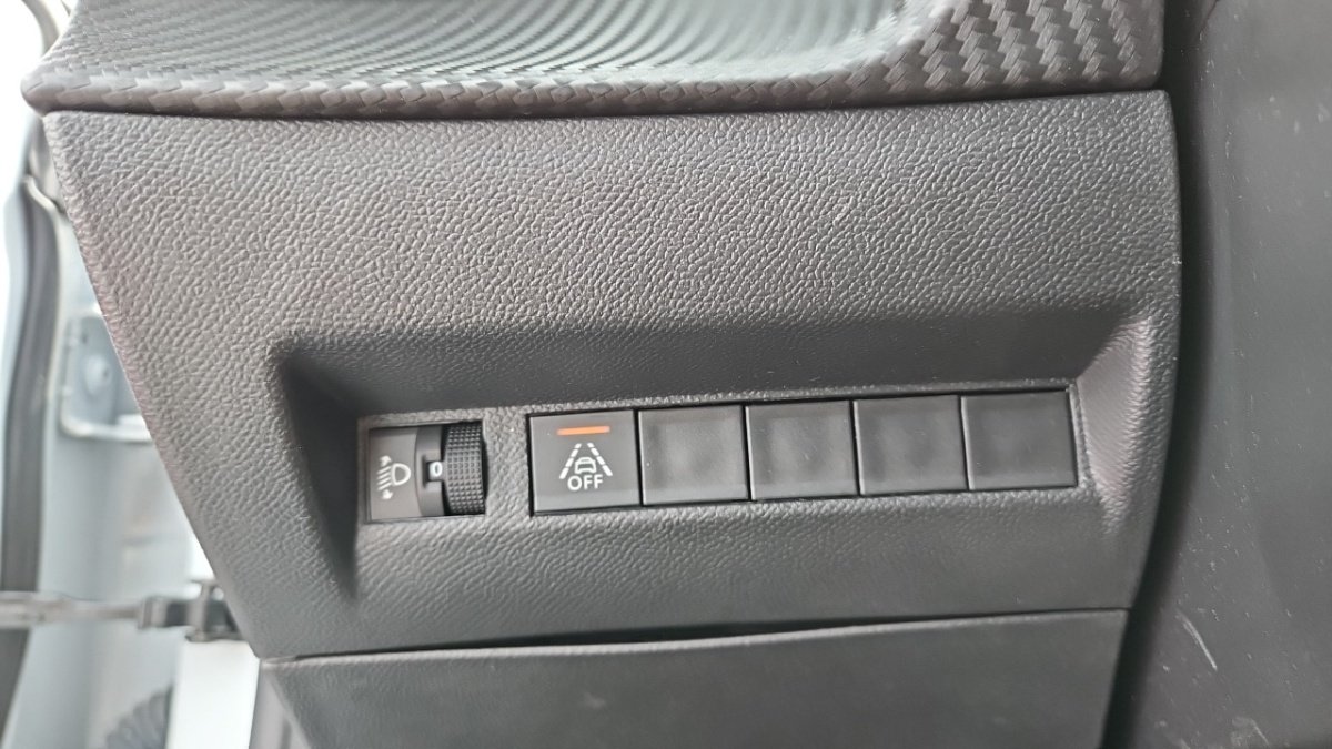 Peugeot 208 - Photo 25