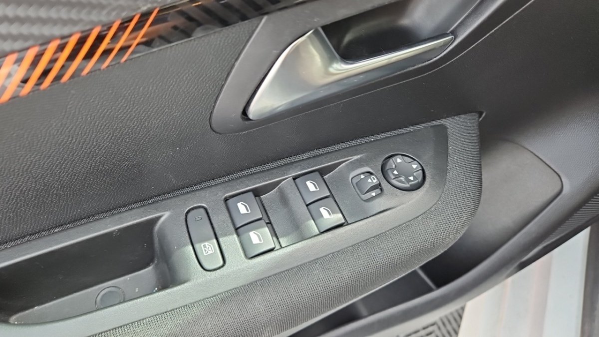 Peugeot 208 - Photo 26