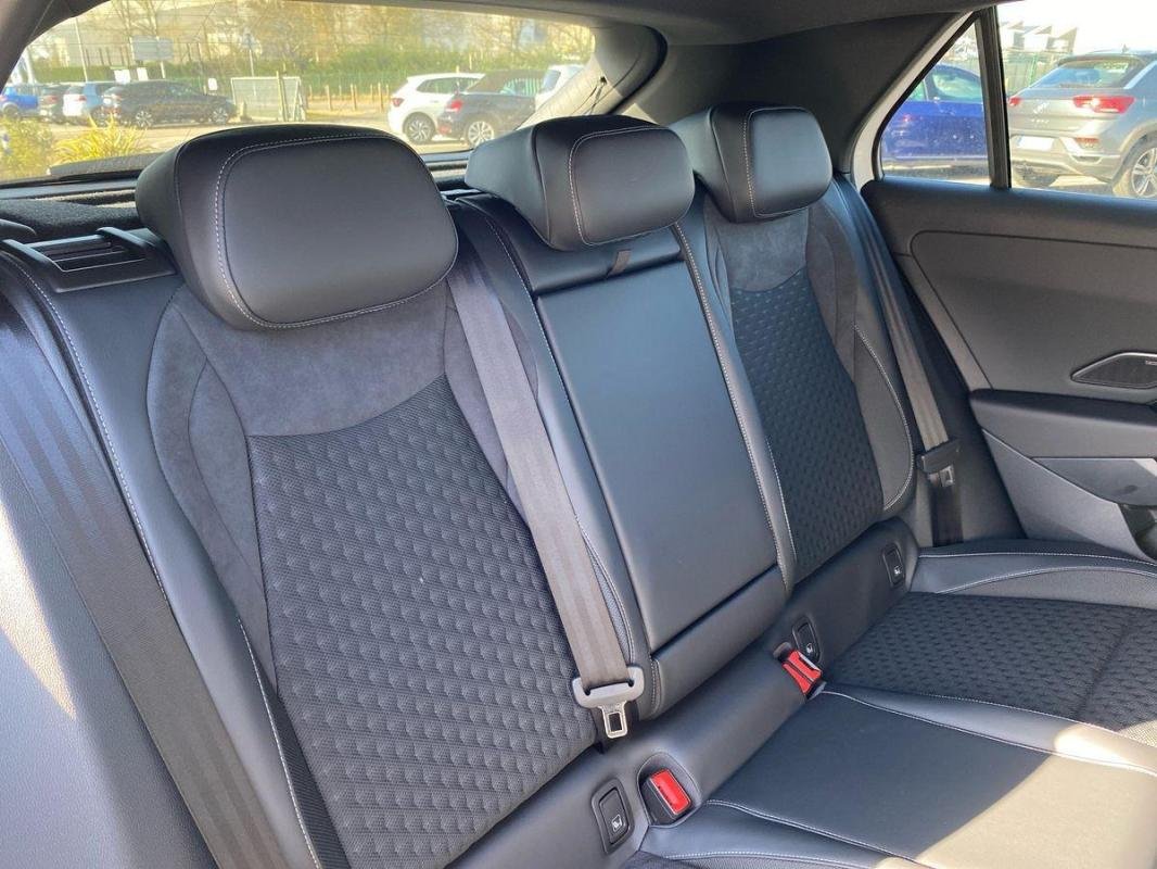 Volkswagen T-Roc - Photo 22