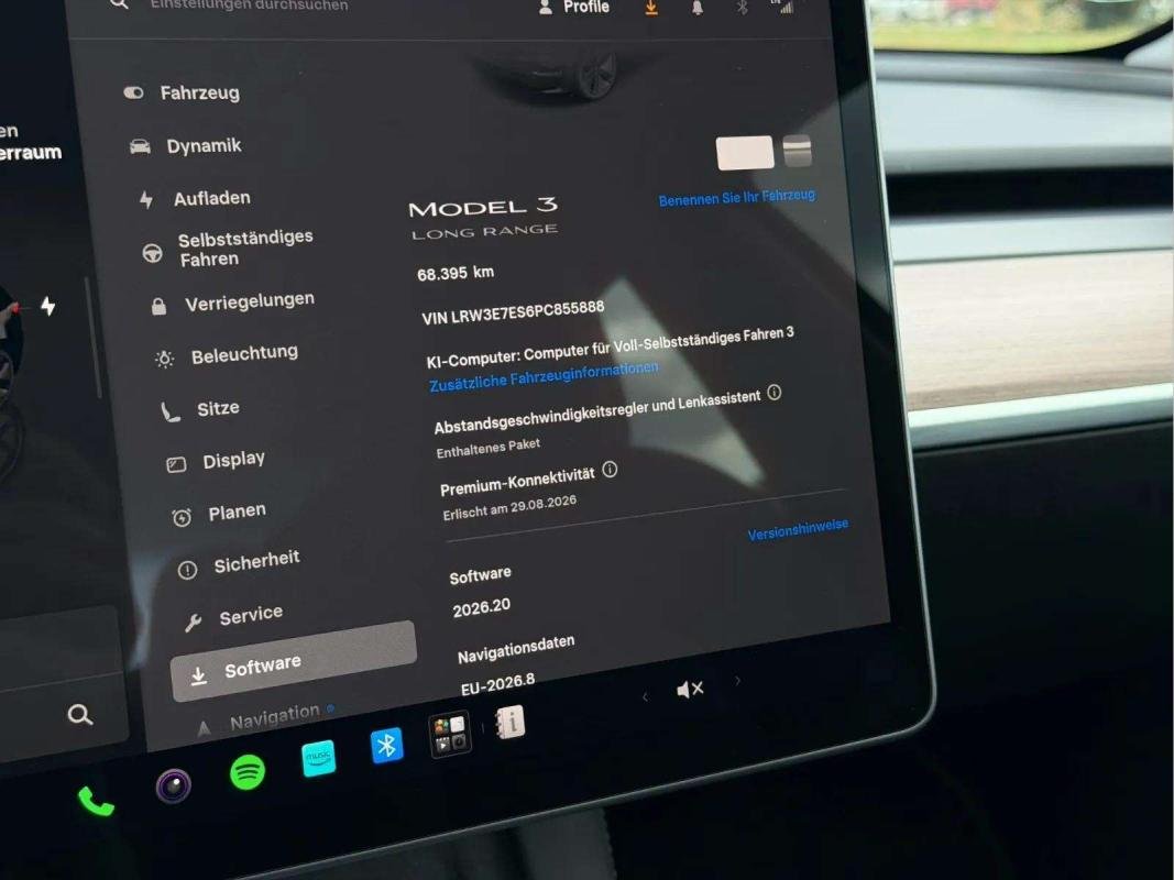 Tesla Model 3 - Photo 11