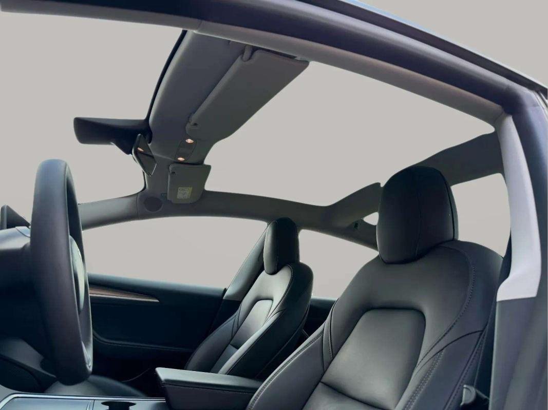 Tesla Model 3 - Photo 13