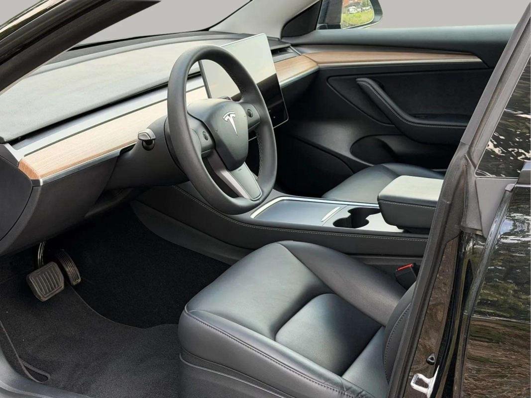 Tesla Model 3 - Photo 16