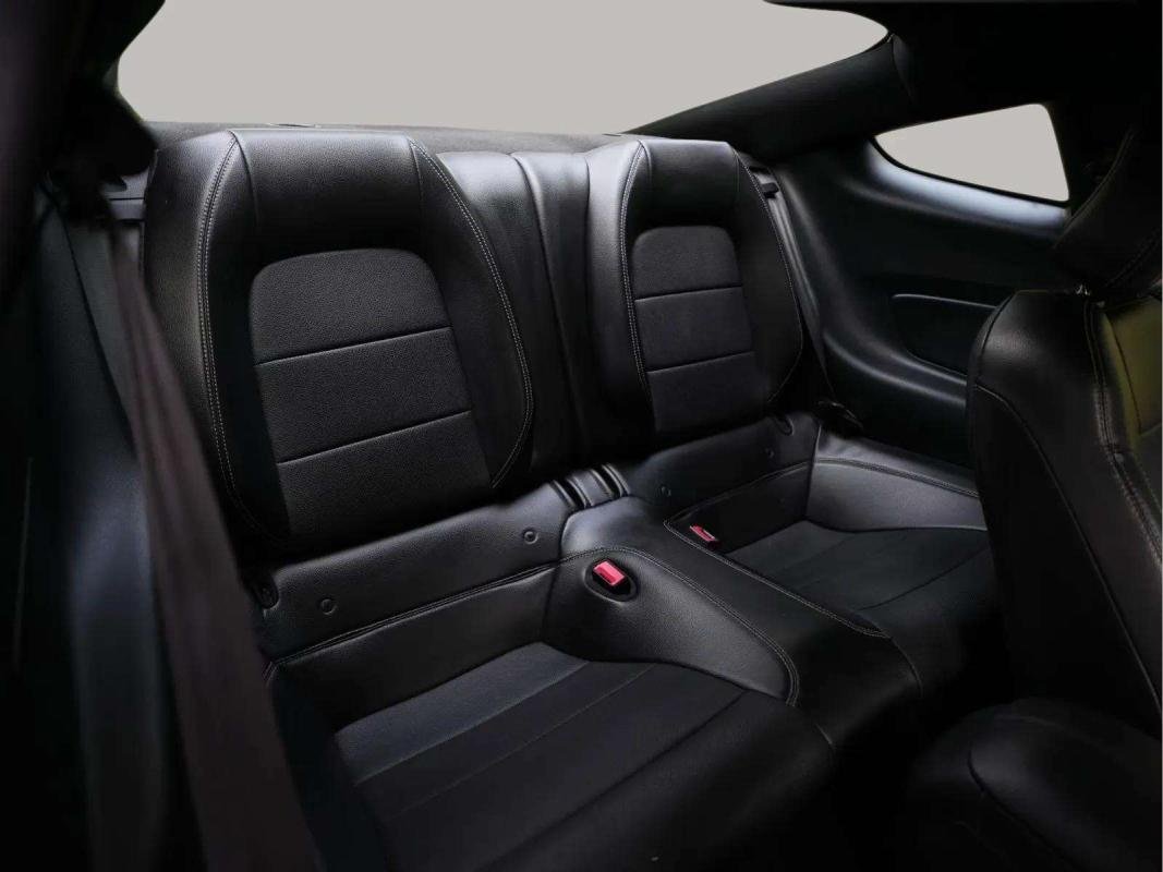 Ford Mustang - Photo 10