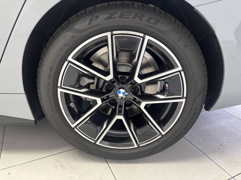 BMW i4 - Photo 16