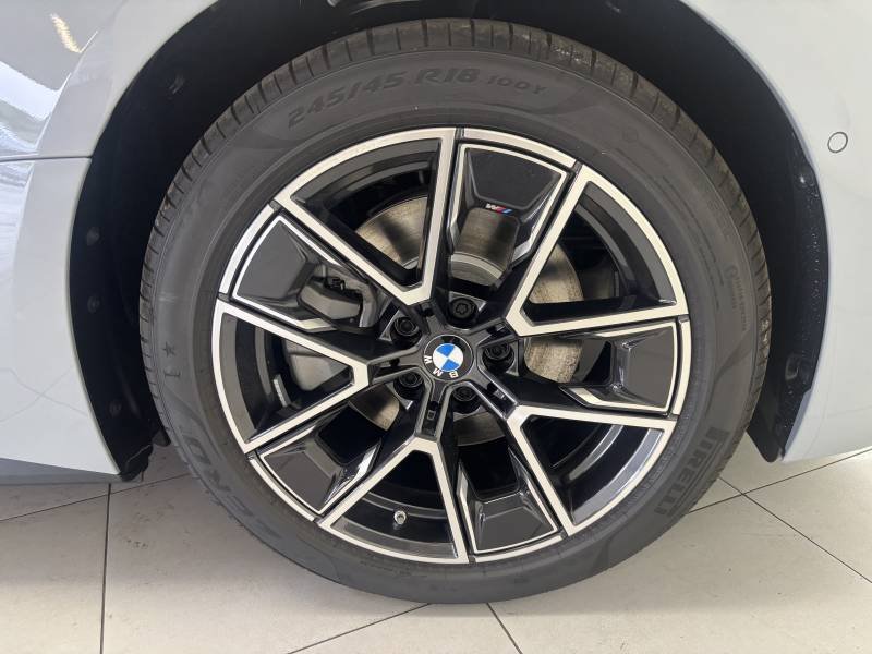 BMW i4 - Photo 18