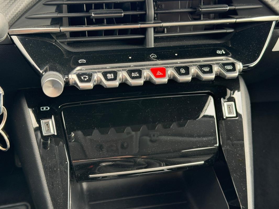 Peugeot 208 - Photo 9