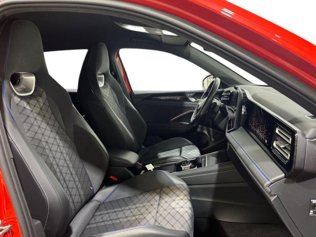 Volkswagen Tiguan - Photo 14