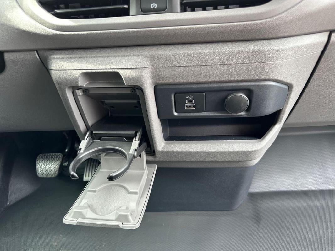 Volkswagen Transporter - Photo 14