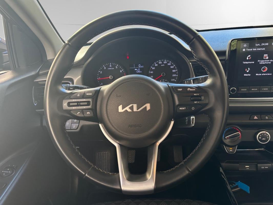 Kia Rio - Photo 11