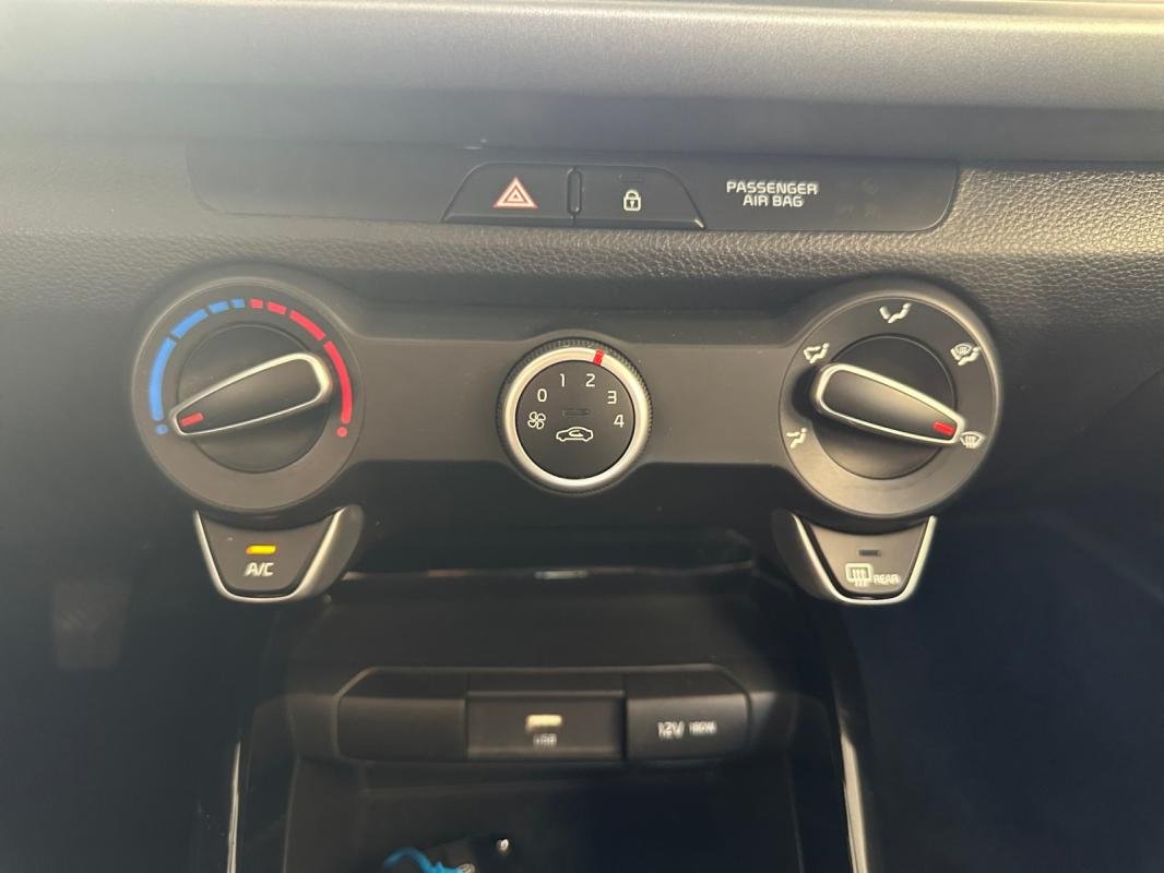 Kia Rio - Photo 14