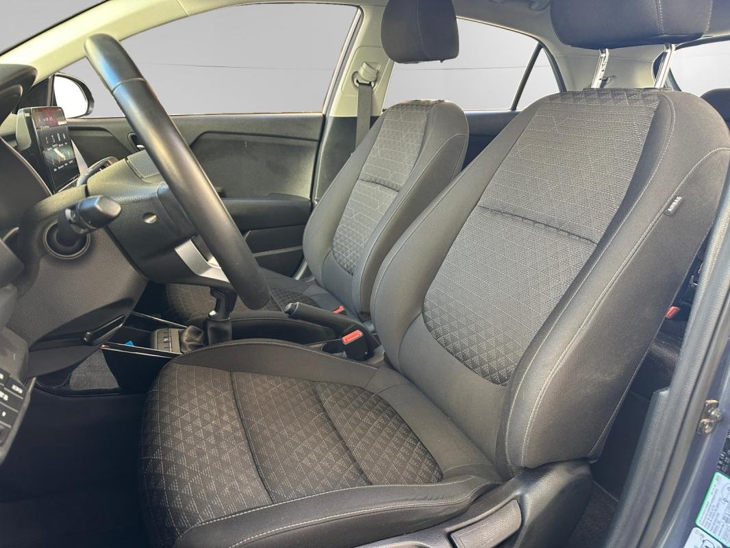 Kia Rio - Photo 15
