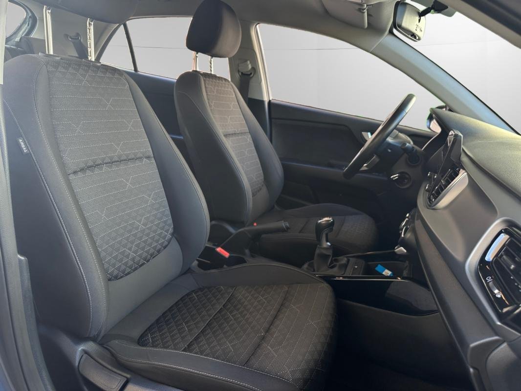 Kia Rio - Photo 18