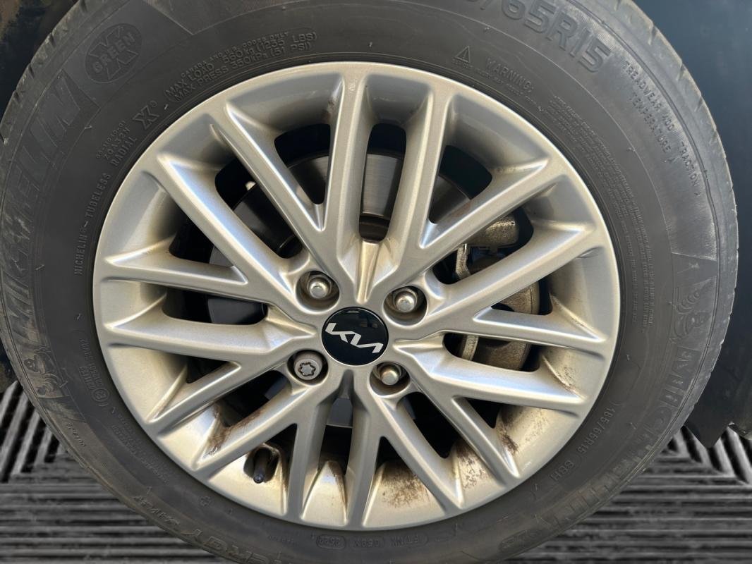 Kia Rio - Photo 19