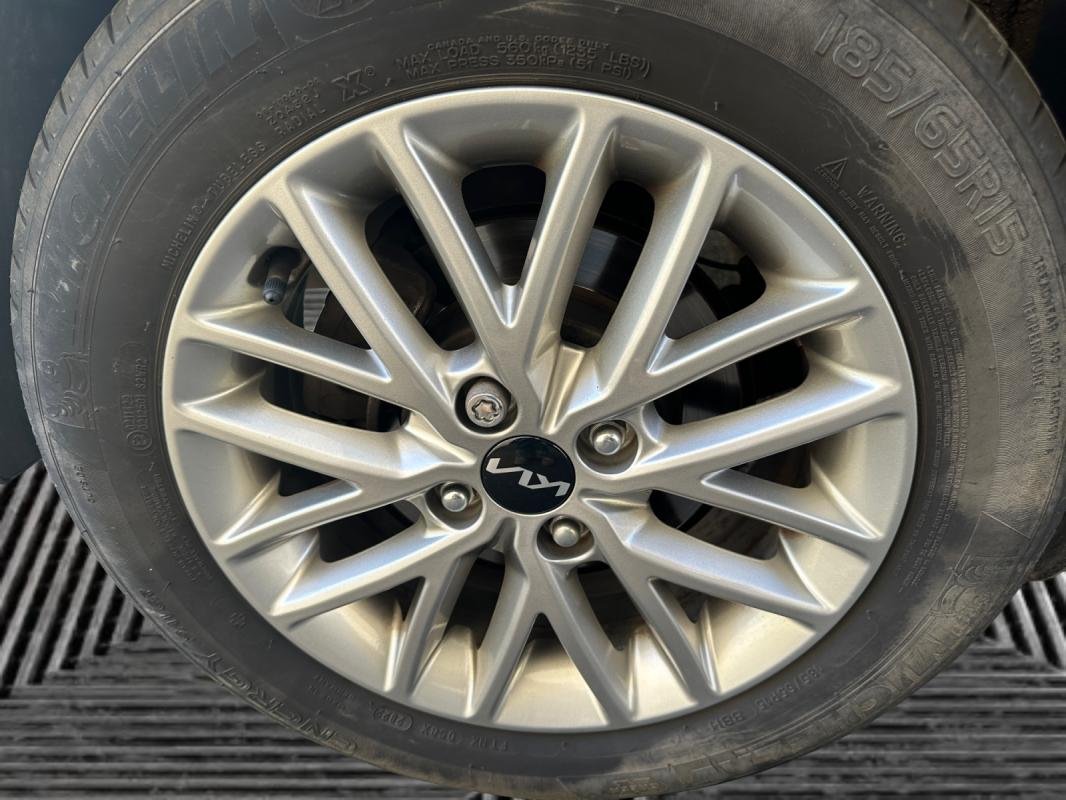Kia Rio - Photo 20