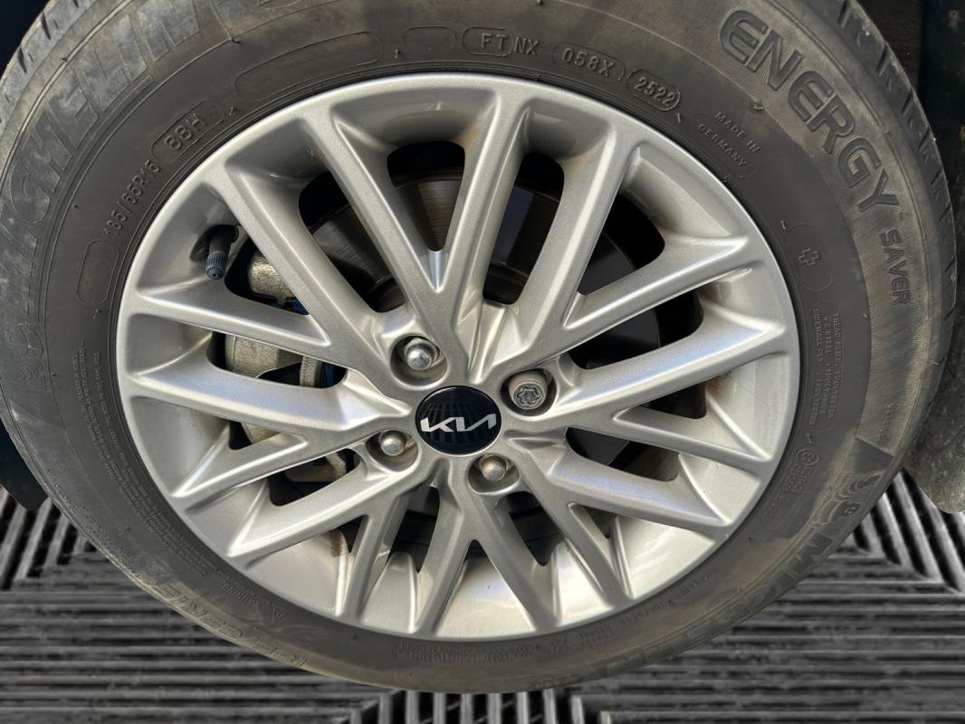 Kia Rio - Photo 22