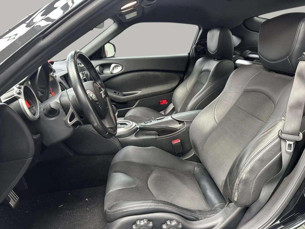 Nissan 370Z - Photo 6