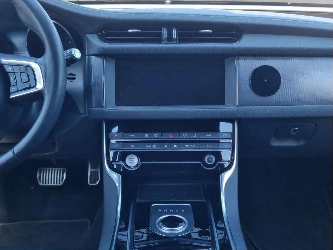 Jaguar XF - Photo 13