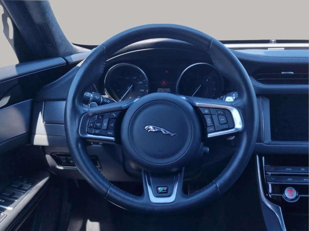 Jaguar XF - Photo 10