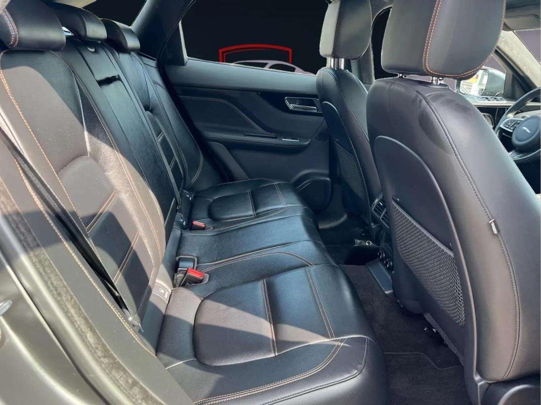 Jaguar F-Pace - Photo 11