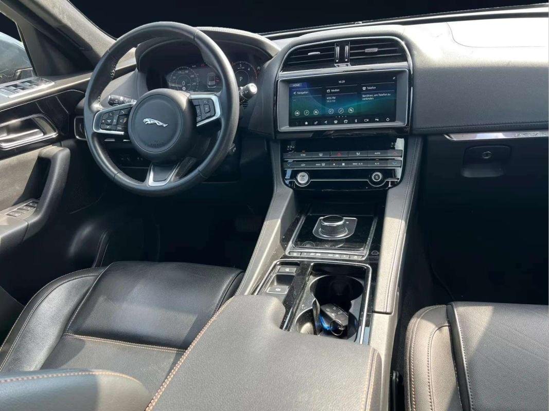 Jaguar F-Pace - Photo 13