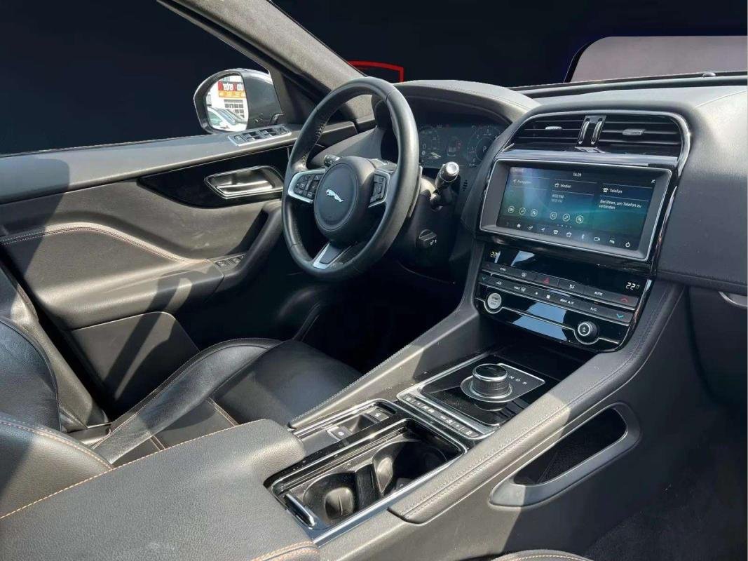 Jaguar F-Pace - Photo 10