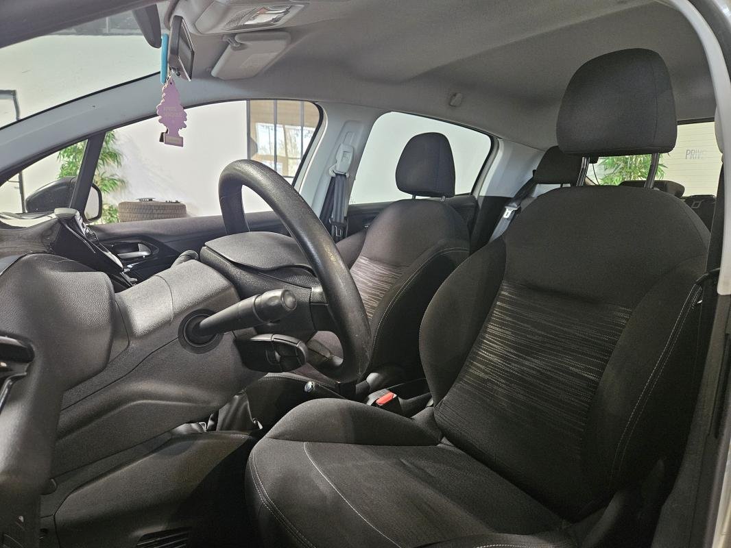 Peugeot 208 - Photo 11