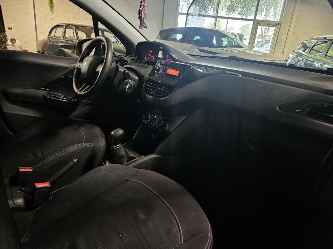 Peugeot 208 - Photo 13