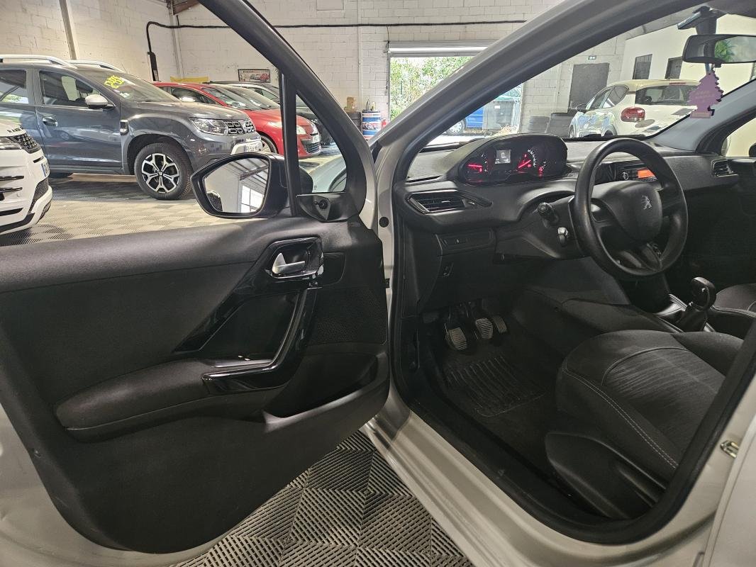 Peugeot 208 - Photo 14