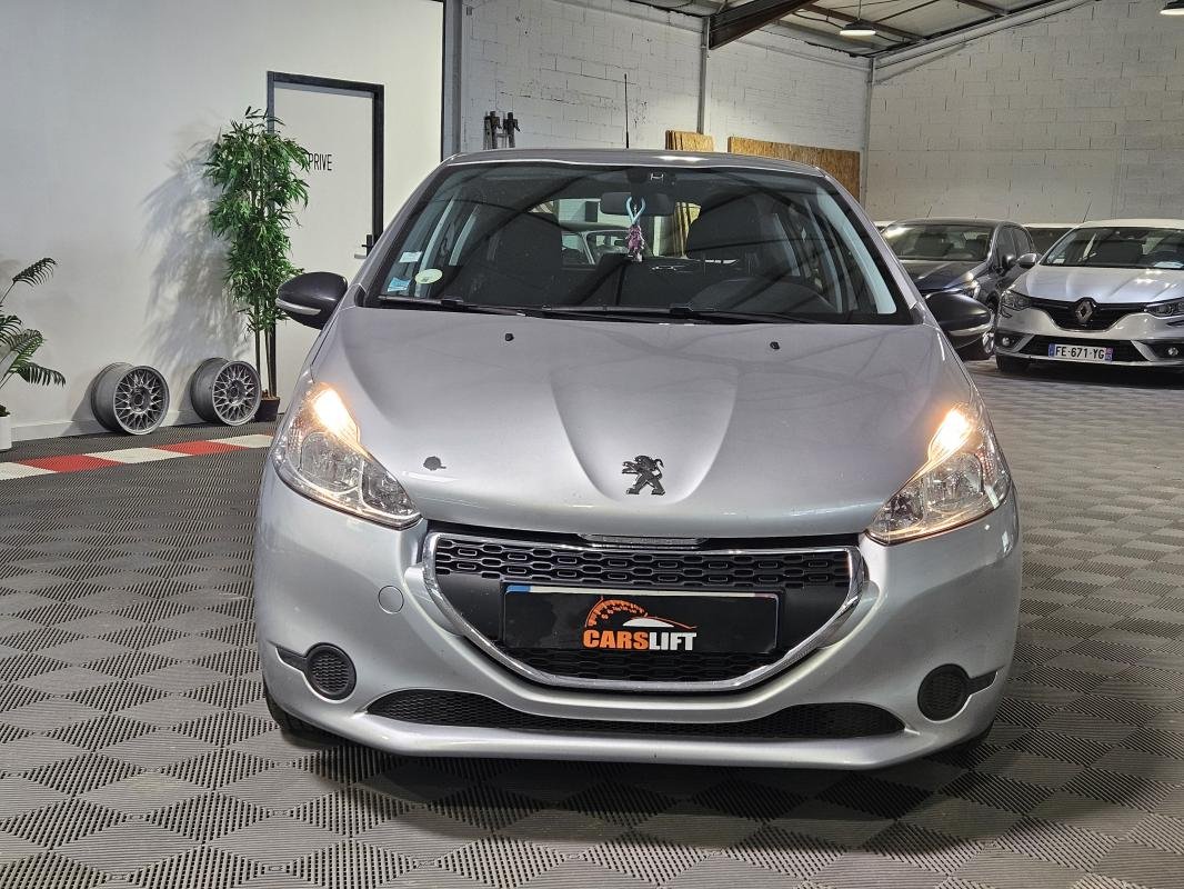 Peugeot 208 - Photo 2