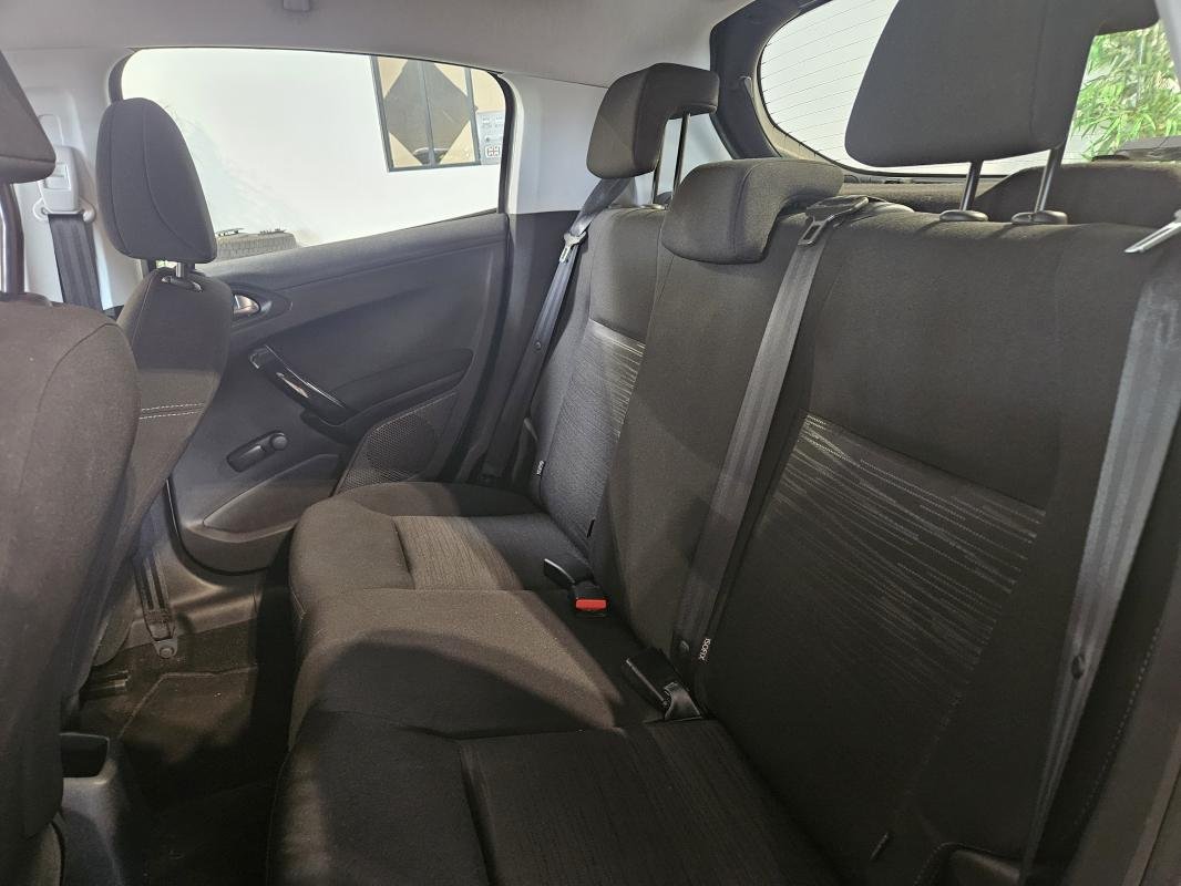 Peugeot 208 - Photo 24