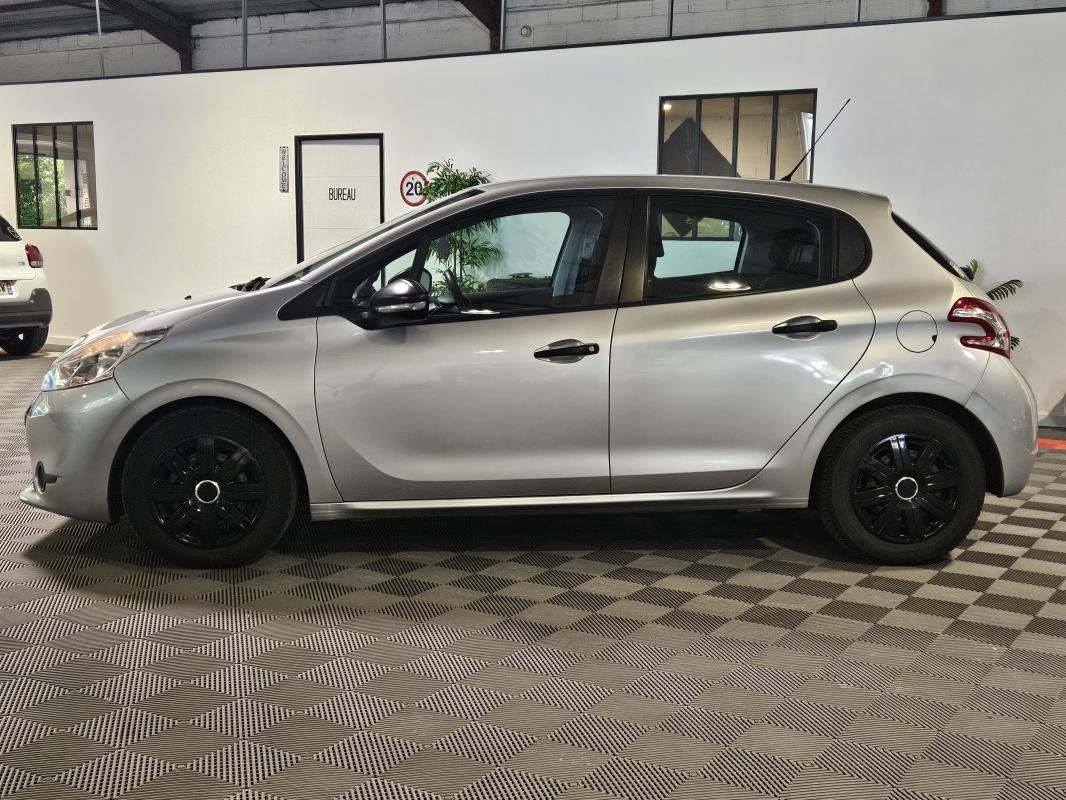 Peugeot 208 - Photo 8