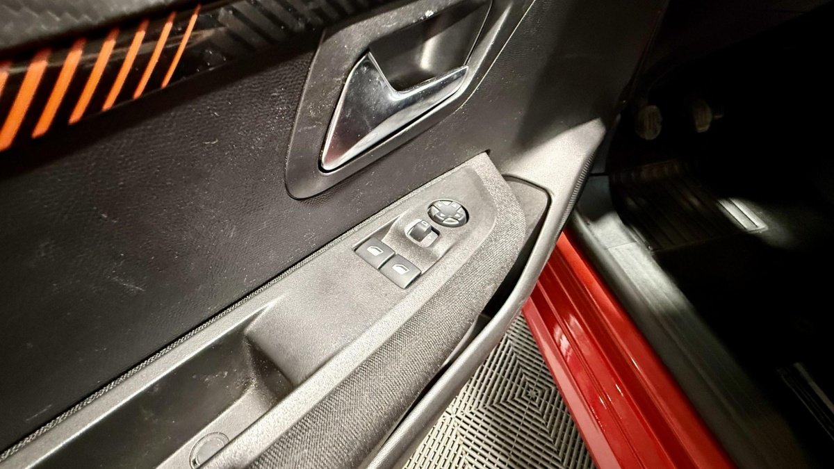 Peugeot 208 - Photo 17