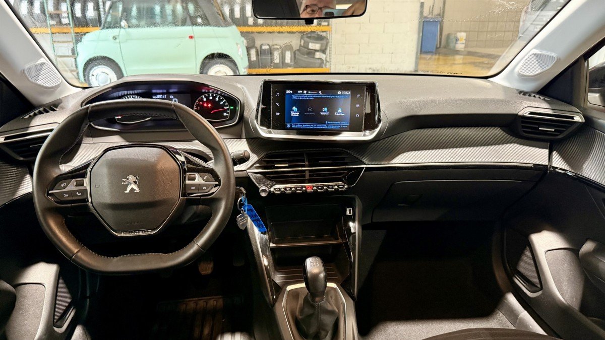 Peugeot 208 - Photo 9