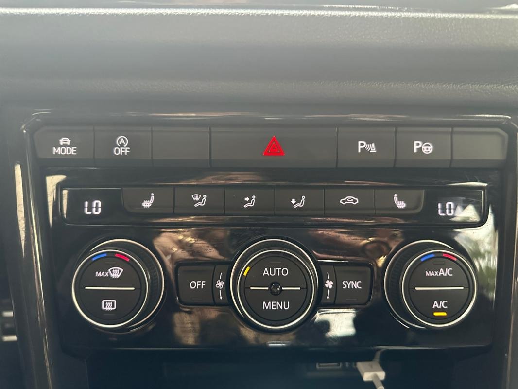 Volkswagen T-Roc - Photo 13
