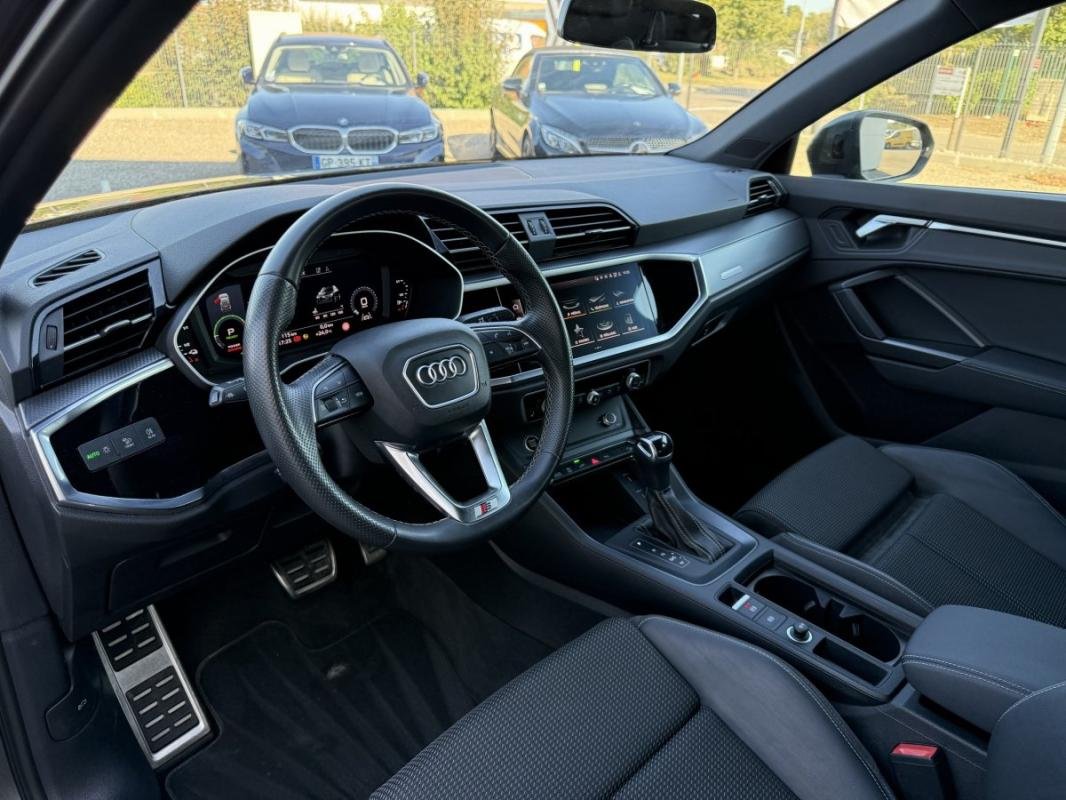 Audi Q3 - Photo 11