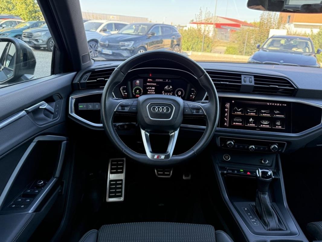 Audi Q3 - Photo 13